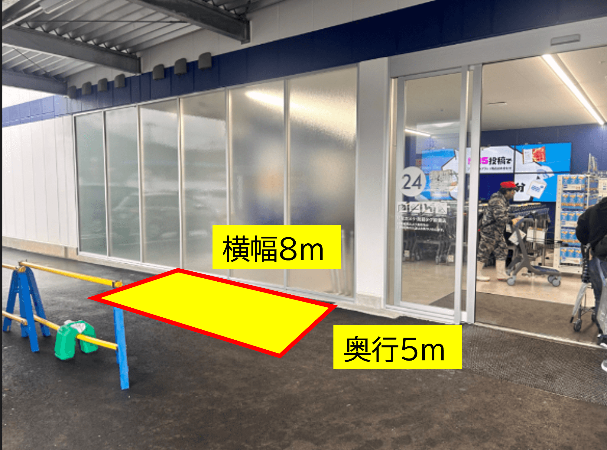 出店スペース:店舗入口軒下スペース」ポーチ裏左側(T)