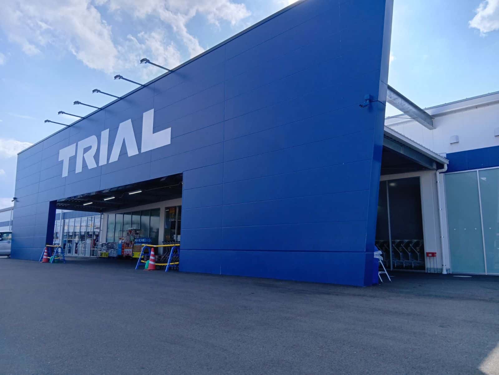 販促プロモ活動に最適な トライアル三豊店『風除室』スペース