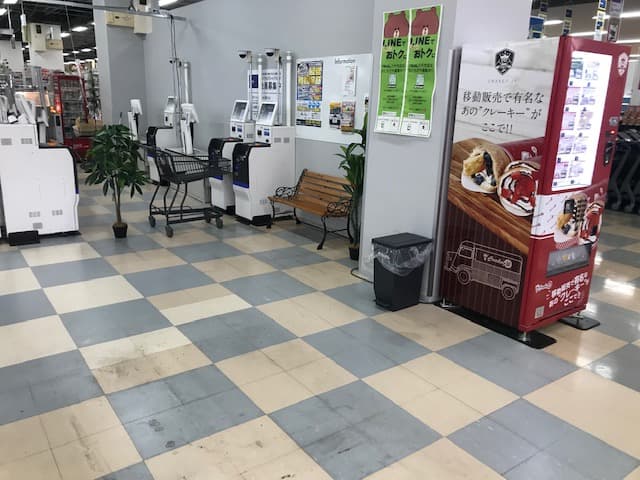 食物販やPR活動に最適な店内1Fレジアウト入口側のイベントスペース