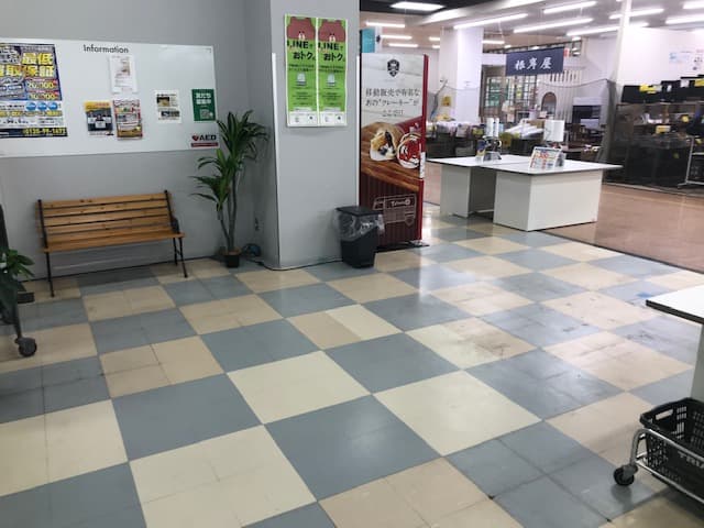 食物販やPR活動に最適な店内1Fレジアウト入口側のイベントスペース1