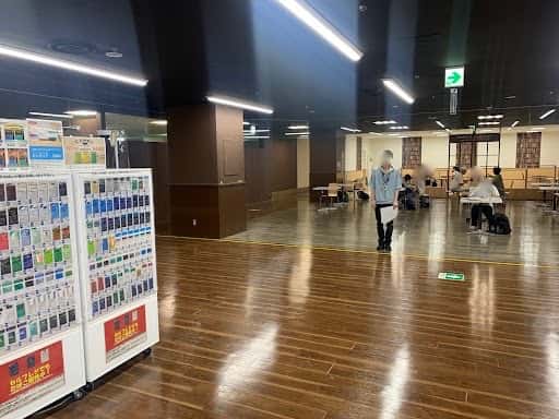 プロモーションやポップアップストアに活用可能な店内イートインスペース