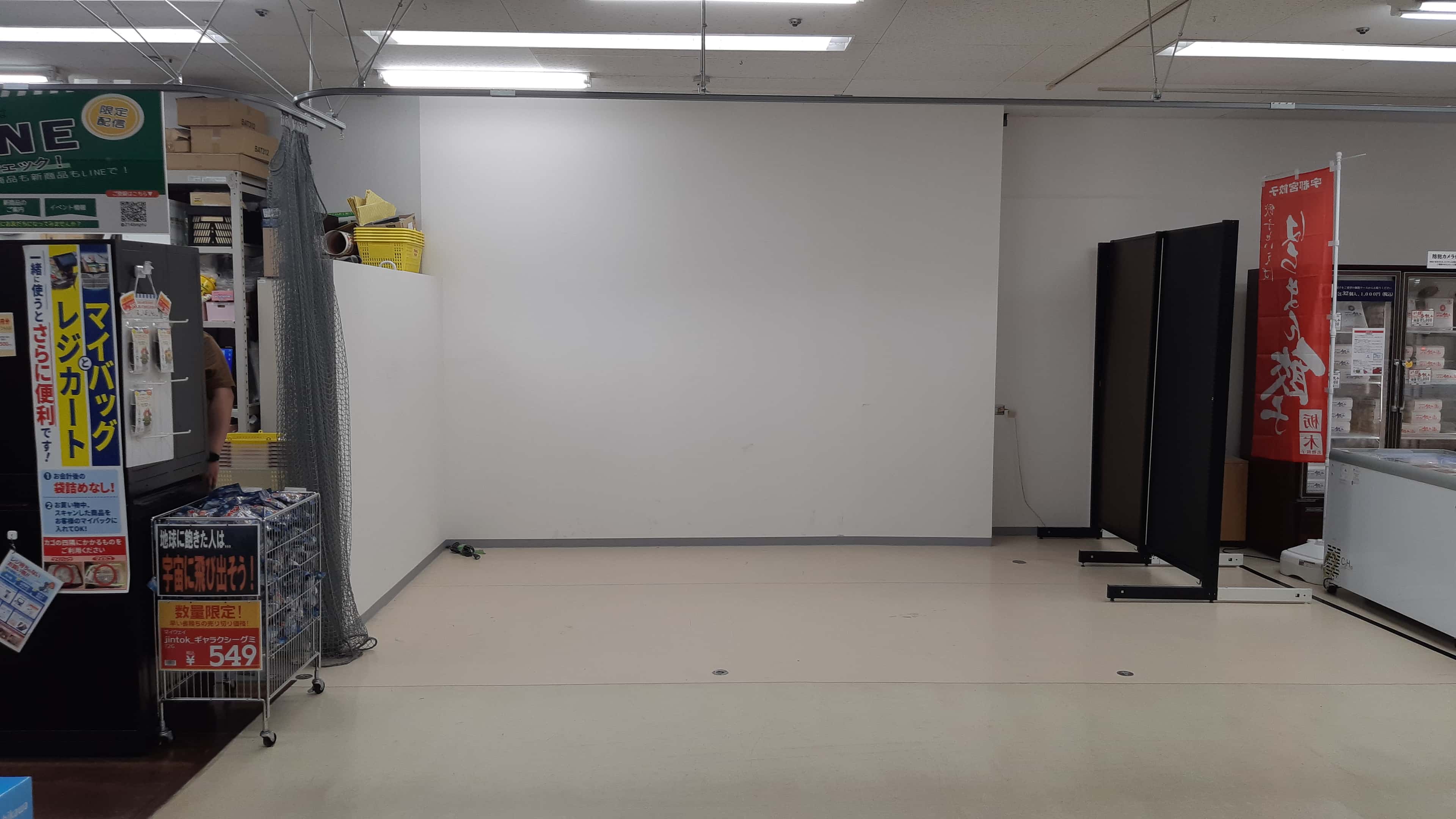 出張販売やポップアップストアに適した1階サービスカウンター横スペース