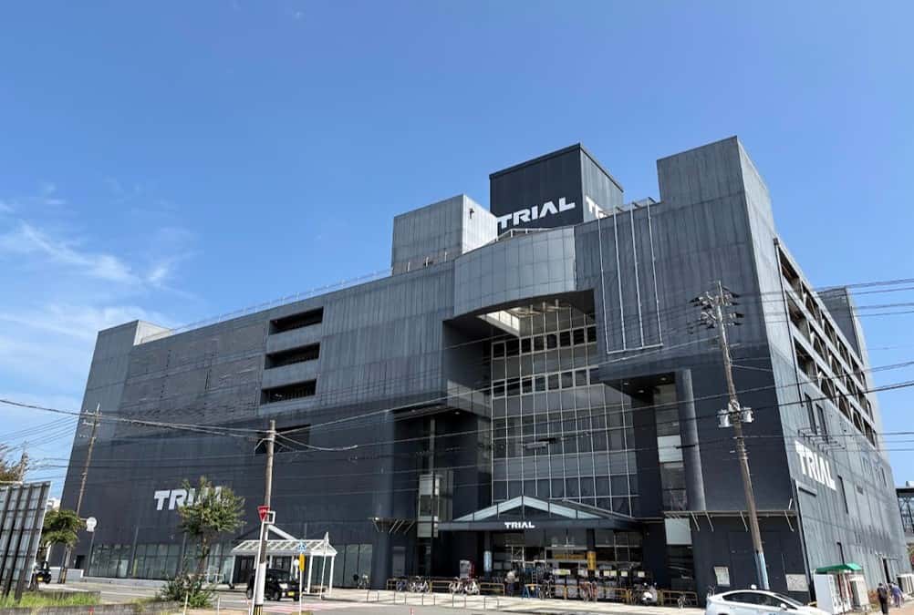 PR活動や食物販に利用可能な 1F風除室前イベントスペース