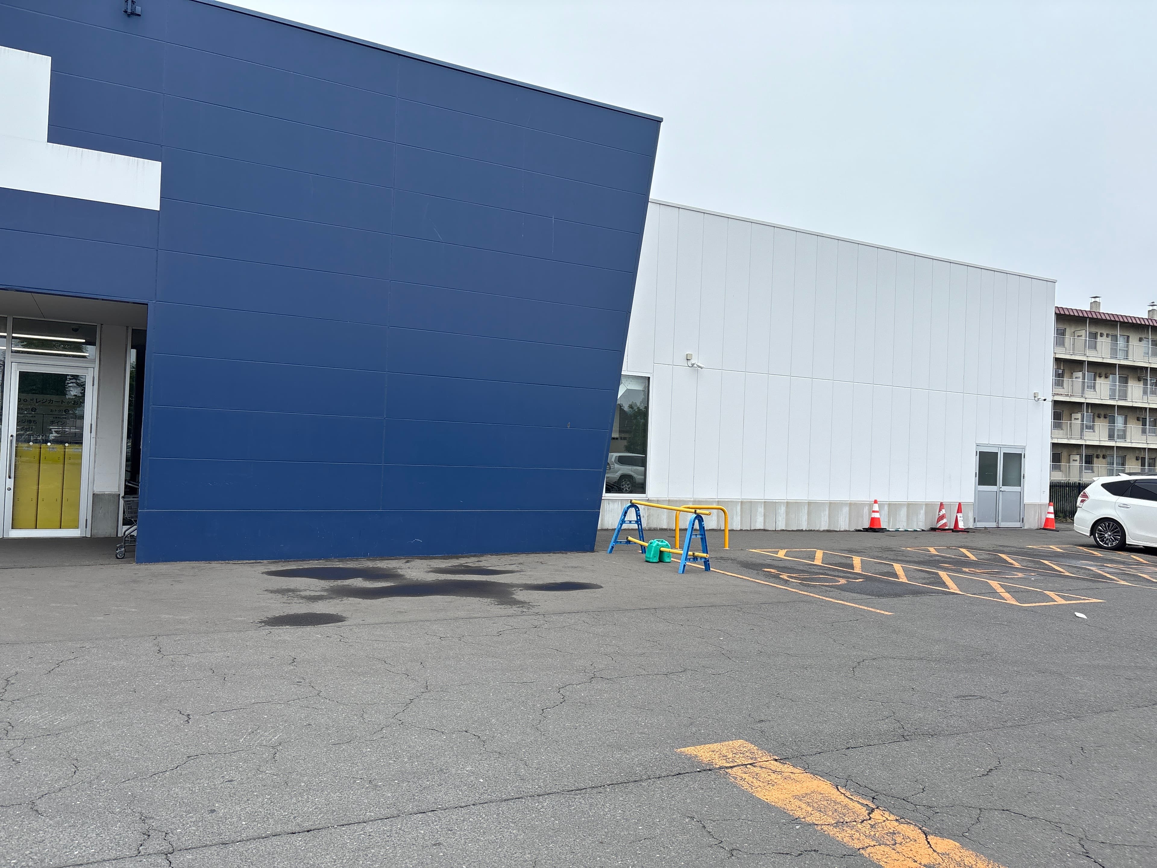 キッチンカー出店限定/屋外 Ⓐキッチンカースペース【入口正面右側】