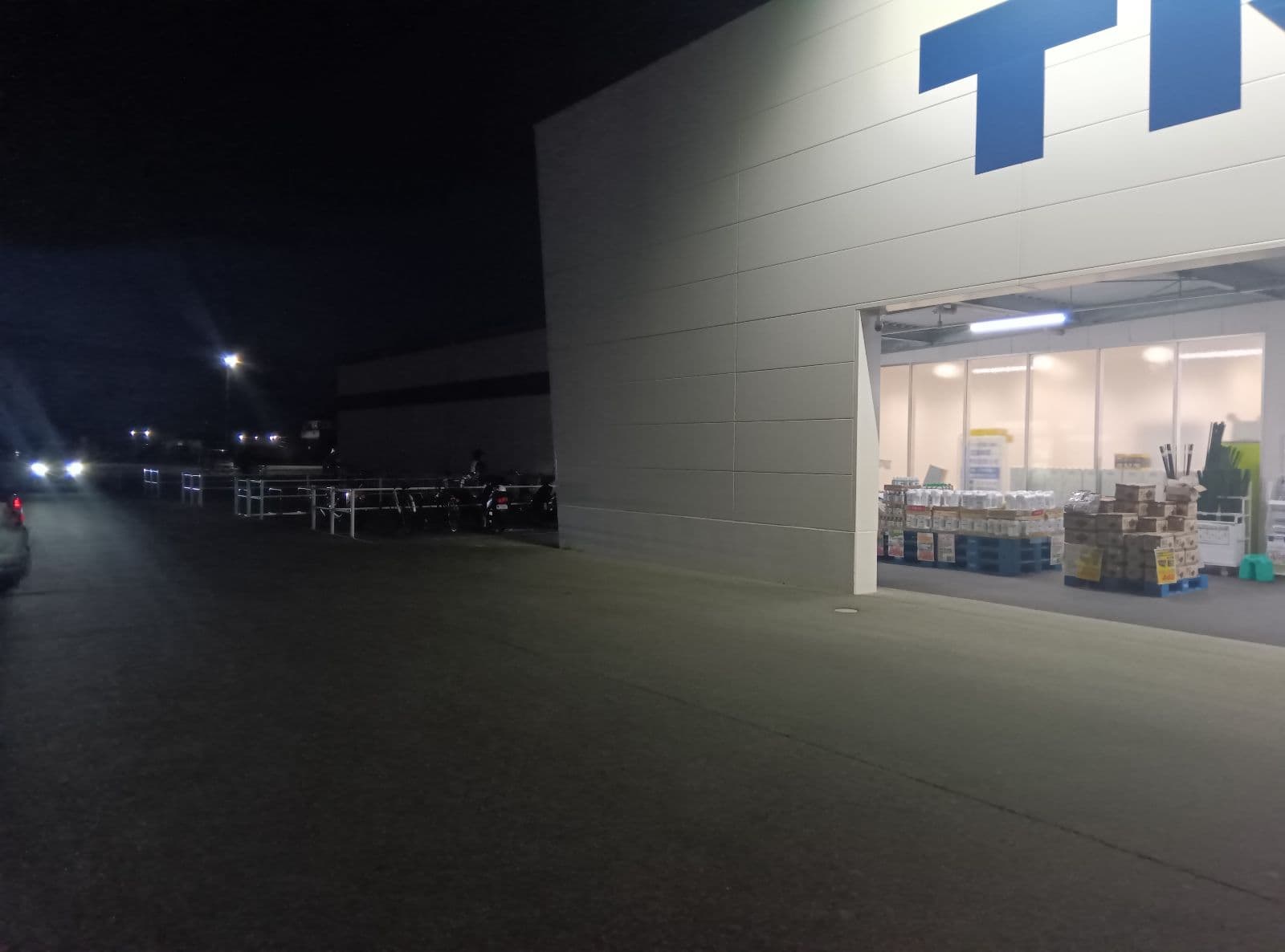 キッチンカー(調理営業)出店限定/屋外スペース1