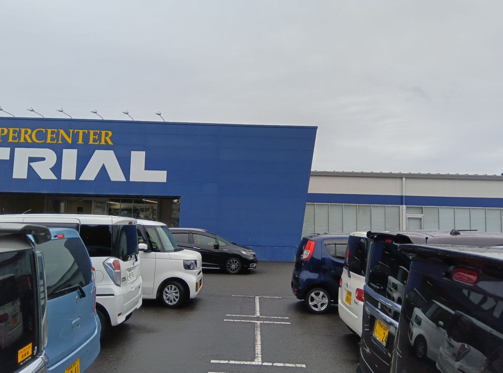 キッチンカー(調理営業)出店限定/屋外 Ⓐキッチンカースペース【入口正面右側】 ※焼き鳥は利用不可