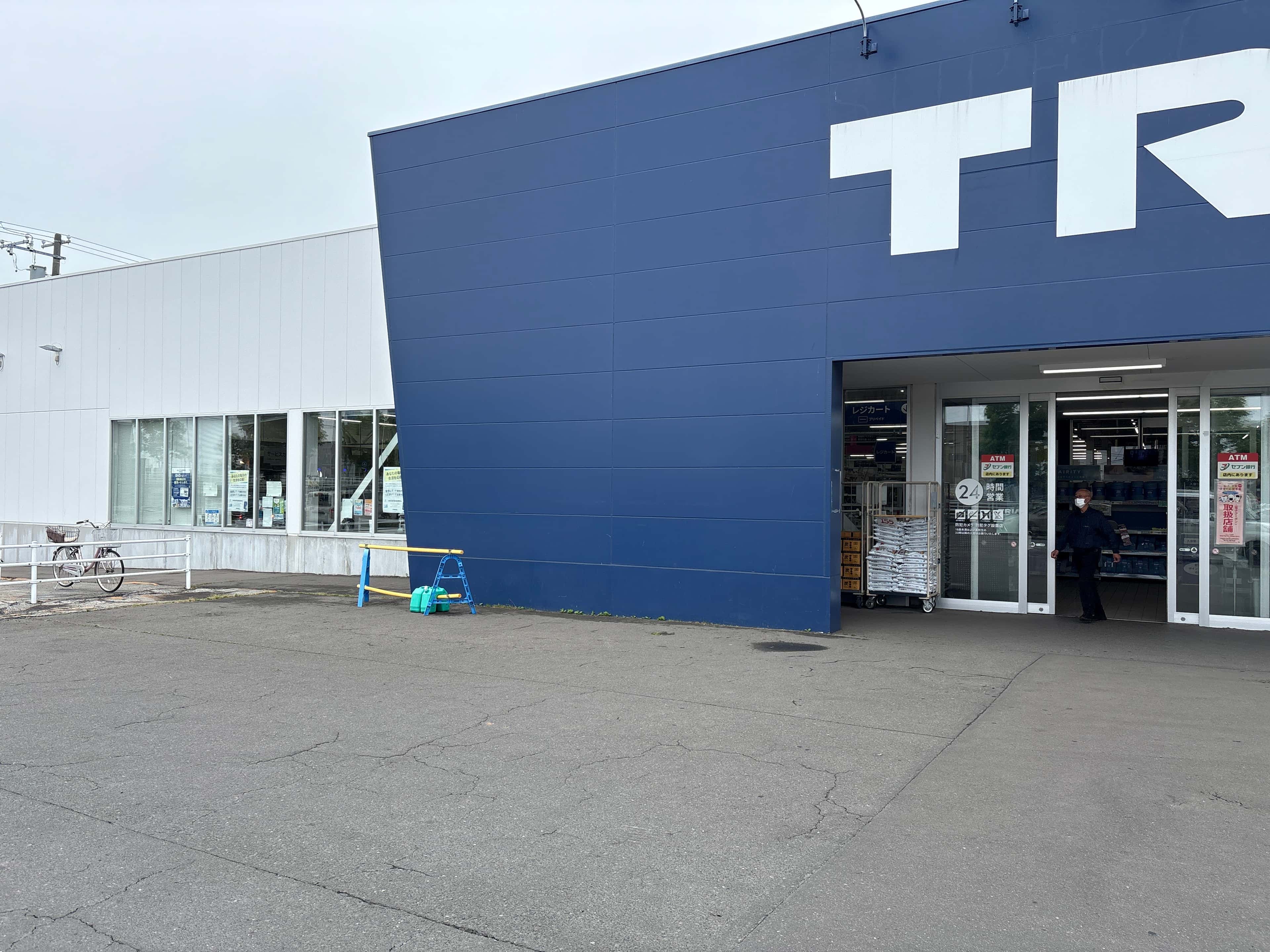 キッチンカー出店限定/屋外 Ⓑキッチンカースペース【入口正面左側】※電源準備中