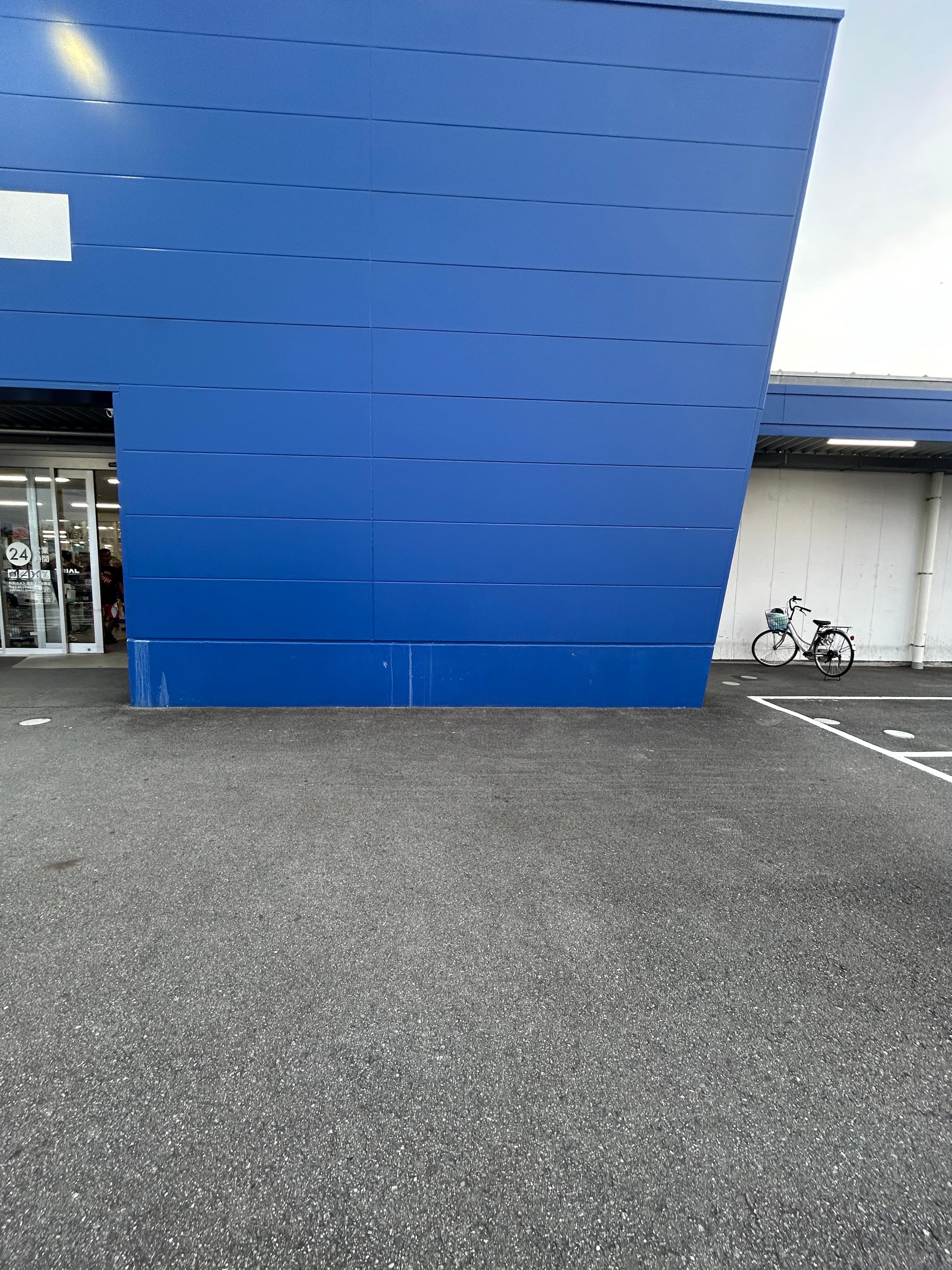 【出店場所】店舗正面右側