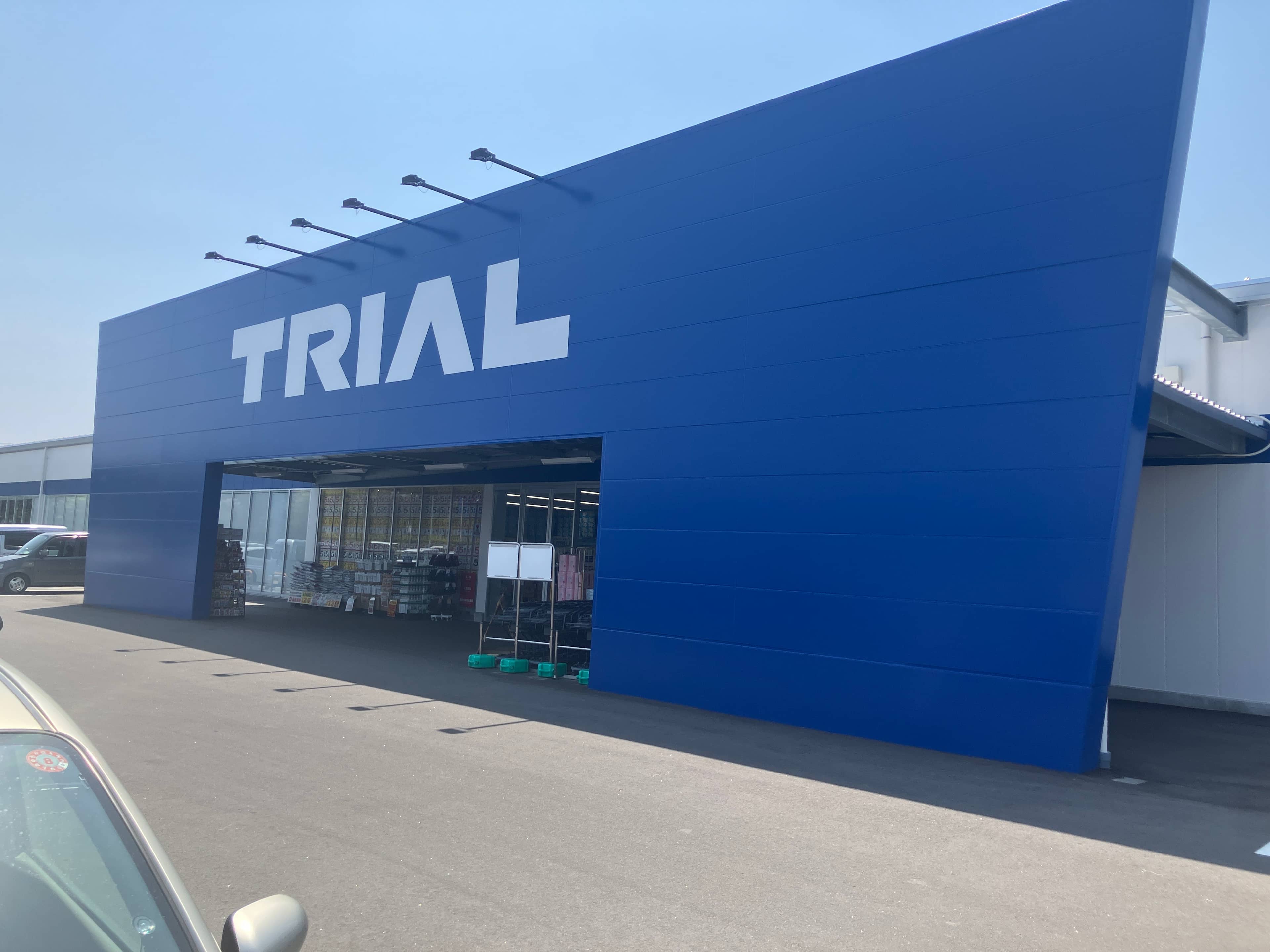 トライアル利府店「屋外ポーチ軒下」スペース