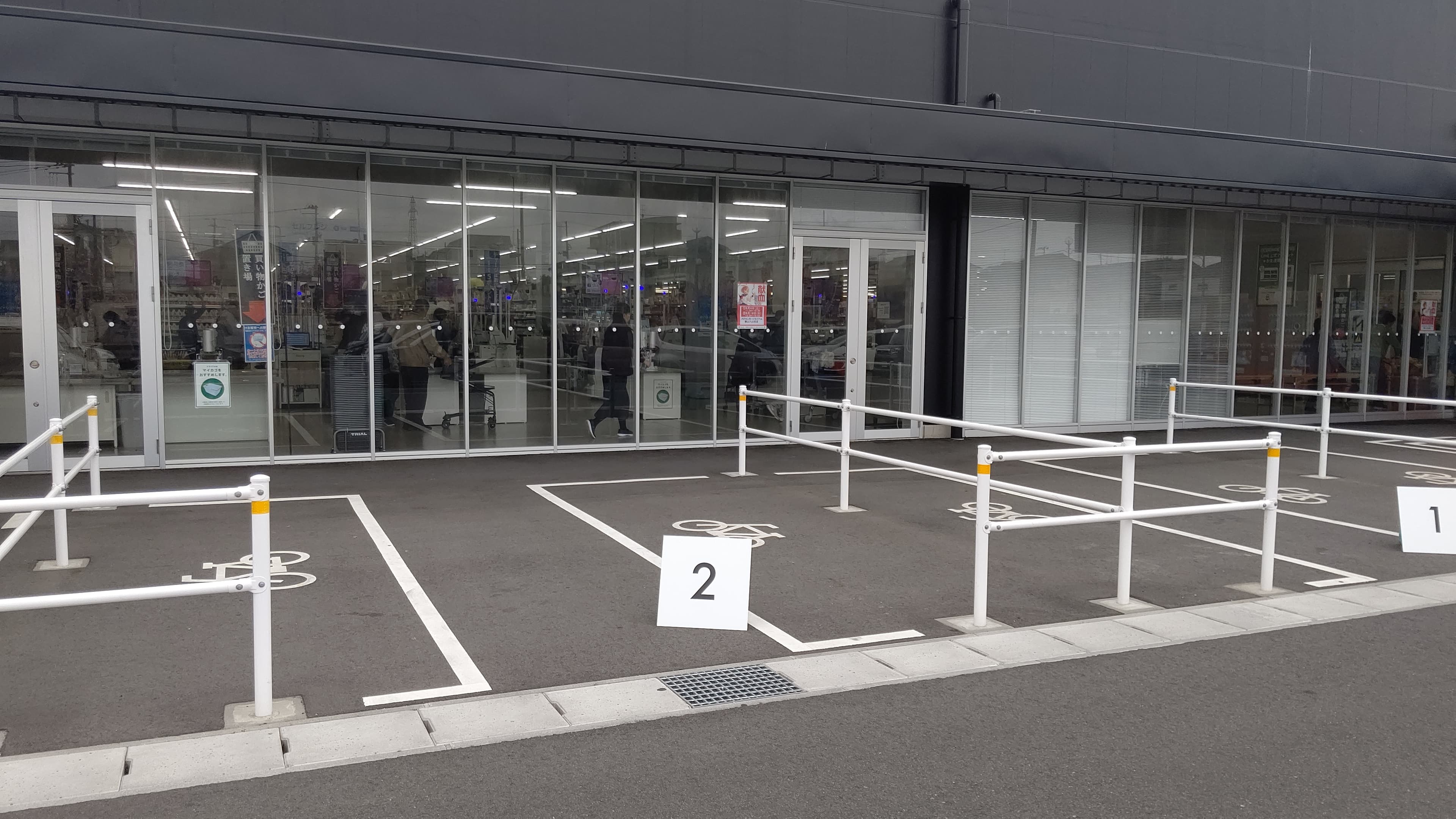 キッチンカー、食物販、プロモーションの出店が可能な「Ⓕ 屋外キッチンカースペース」