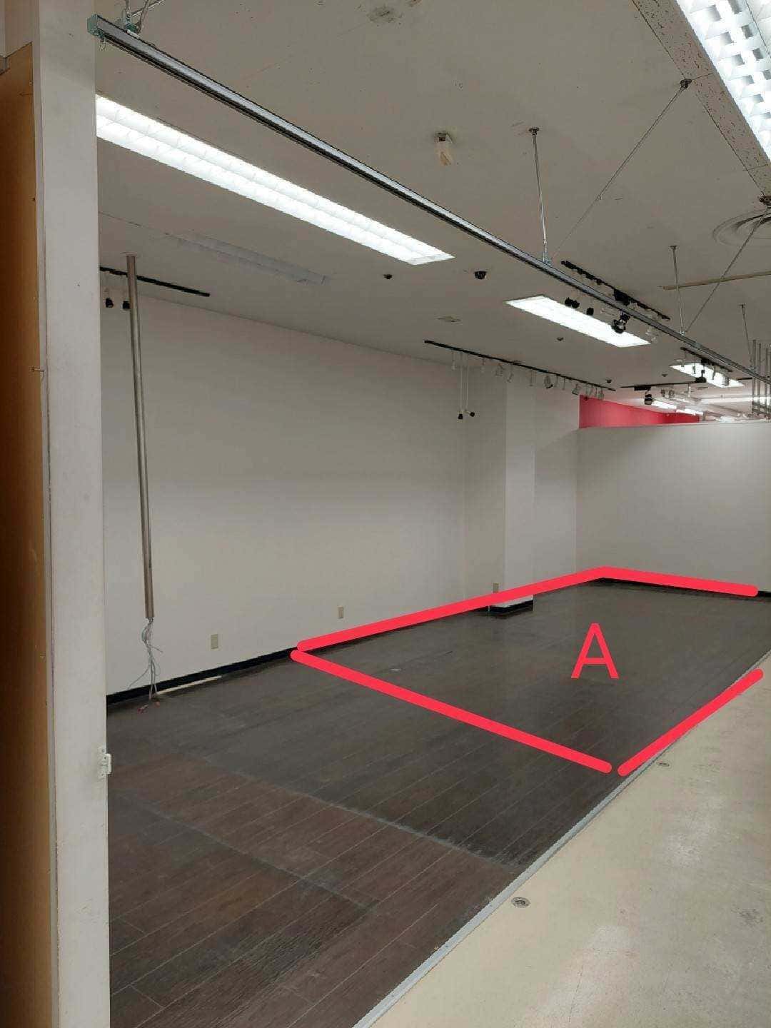 販促プロモーションやポップアップストアに適した視認性の高い1階レジアウト付近のイベントスペース(半面貸しA:右側)【買取催事不可】