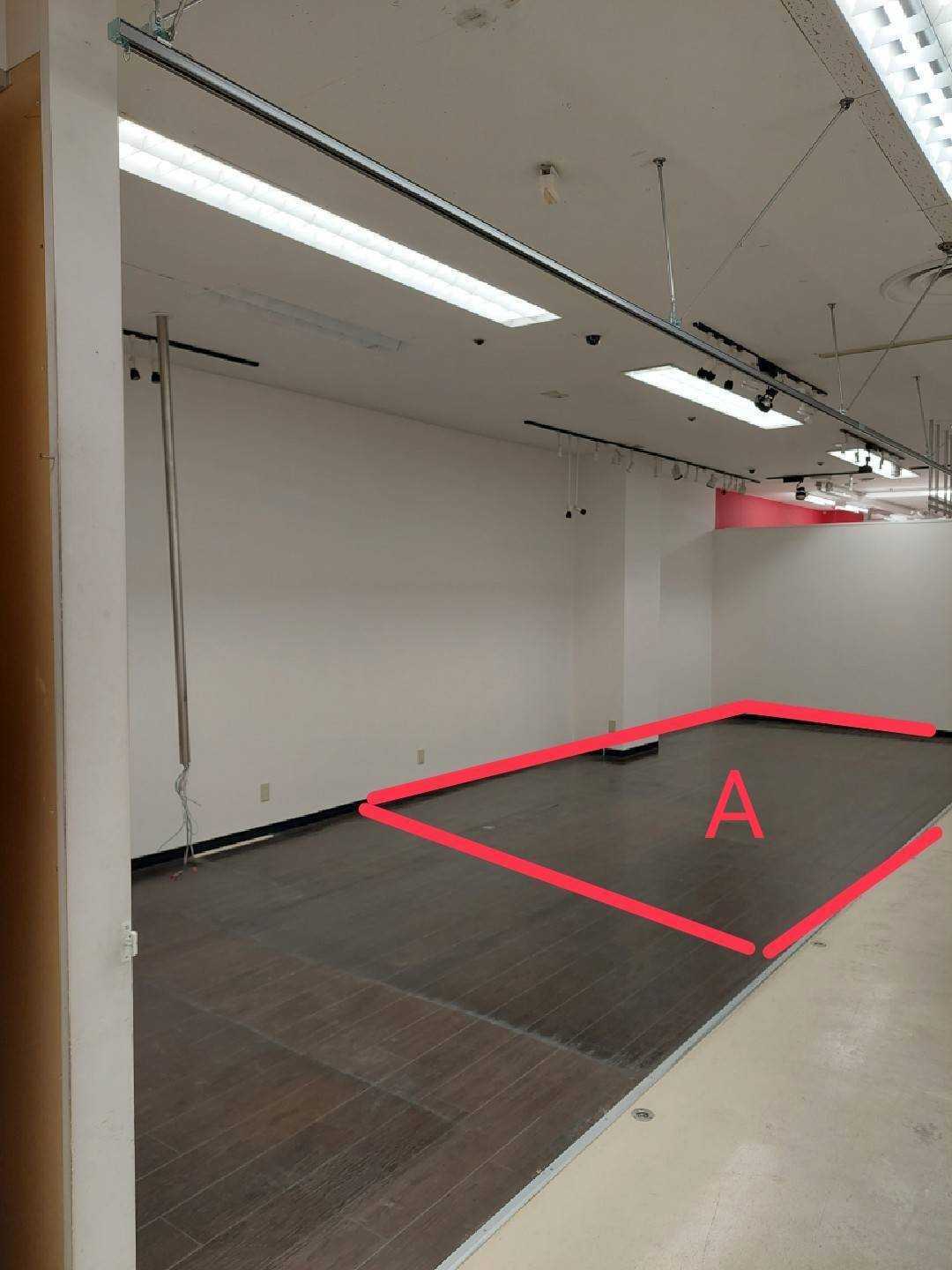 販促プロモーションやポップアップストアに適した視認性の高い1階レジアウト付近のイベントスペース(半面貸しA:右側)【買取催事不可】