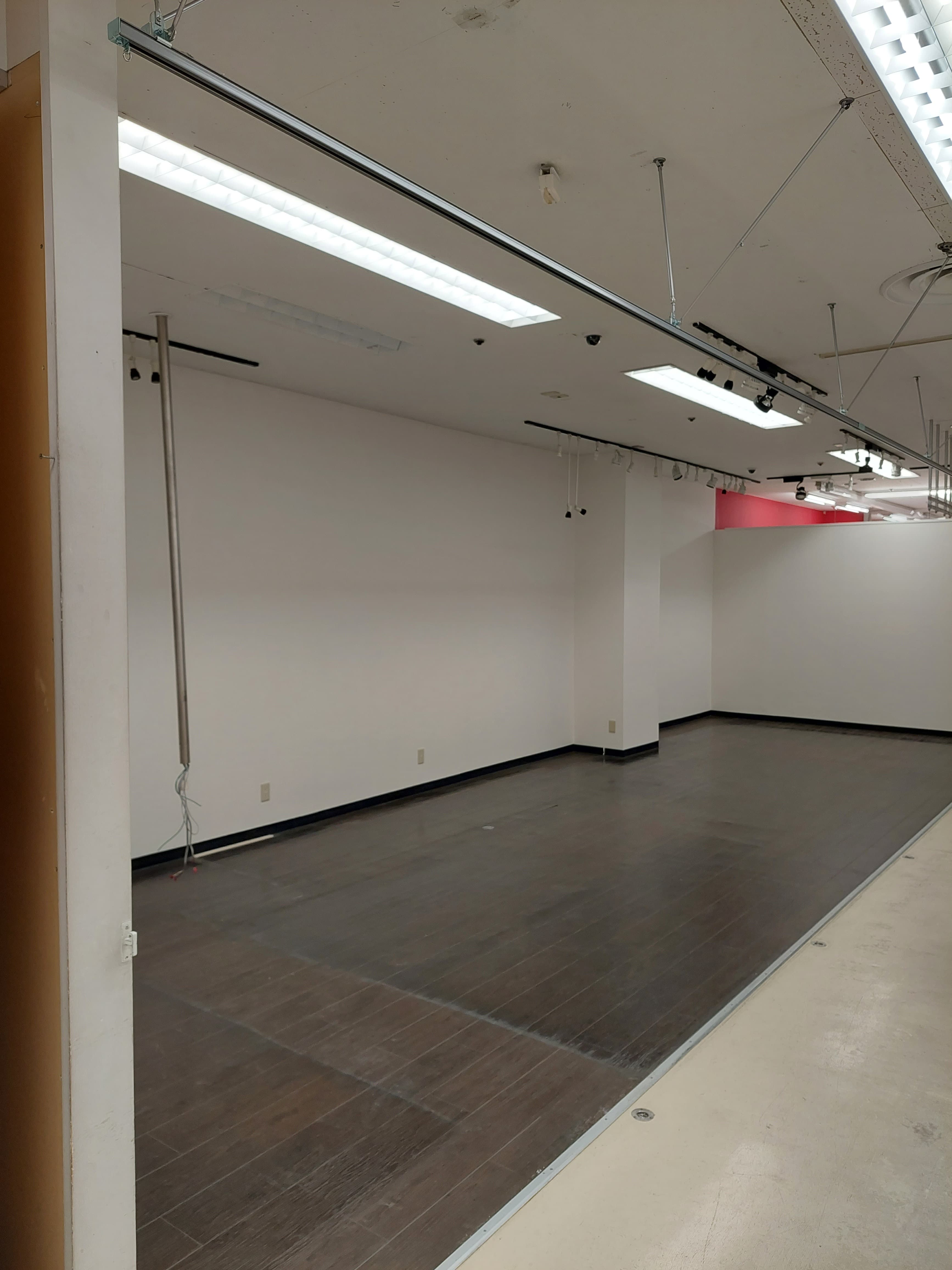 【平日限定】物販/食物販トライアル★キャンペーン実施中!販促プロモーションやポップアップストアに適した視認性の高い1階レジアウト付近のイベントスペース(全面貸し)【買取催事不可】1