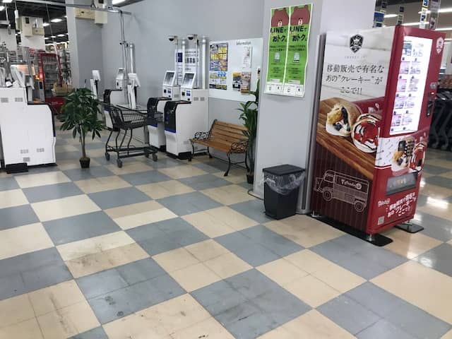 食物販やPR活動に最適な店内1Fレジアウト入口側のイベントスペース(※買取催事不可)