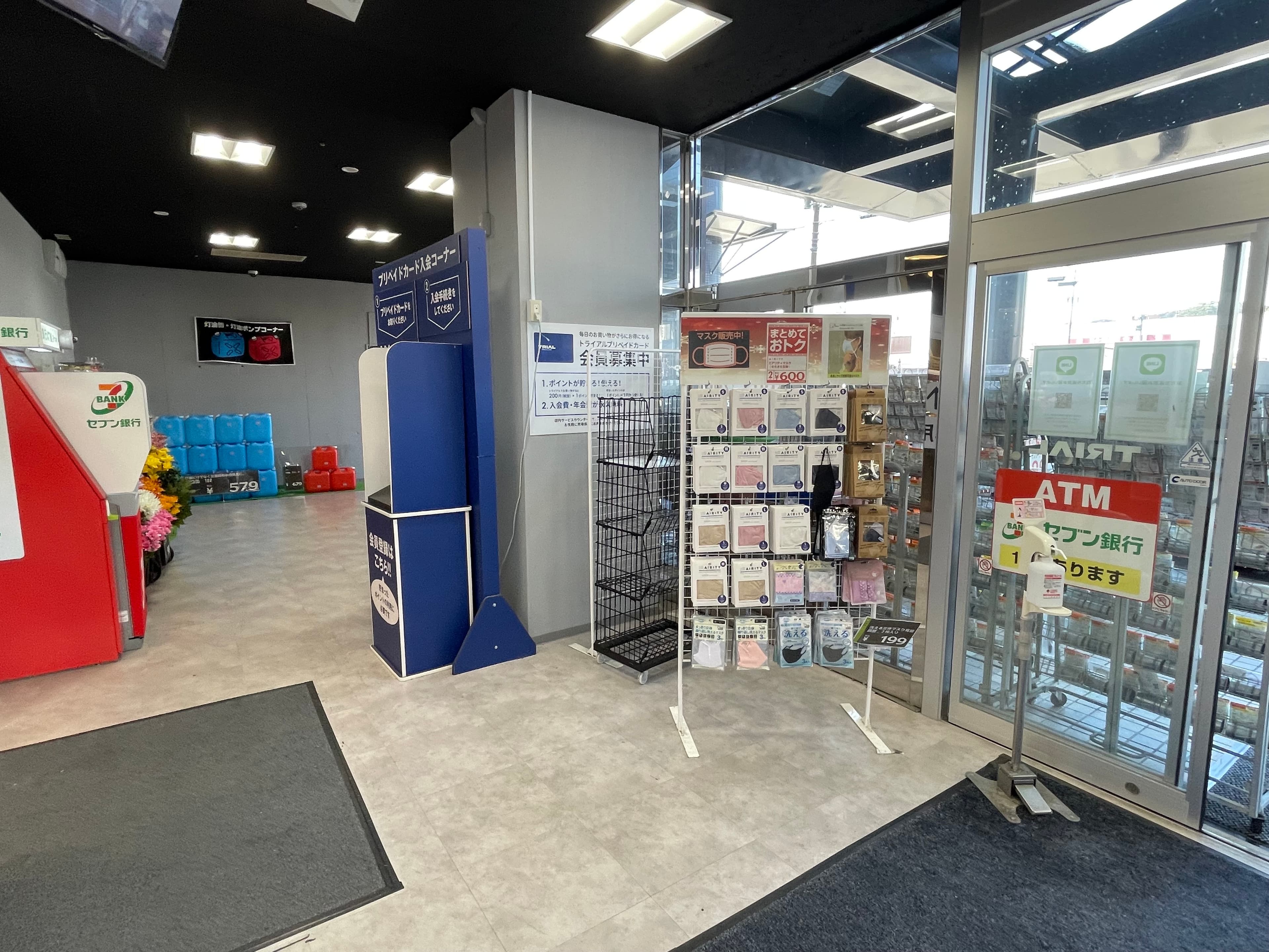 PR活動や食物販に利用可能な 1F風除室前イベントスペース