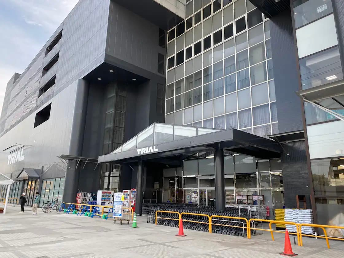 PR活動や食物販に利用可能な 1F風除室前イベントスペース2