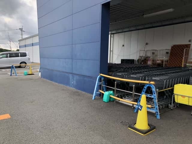 キッチンカーの出店が可能な屋外スペースⒷキッチンカースペース【入口正面右側】