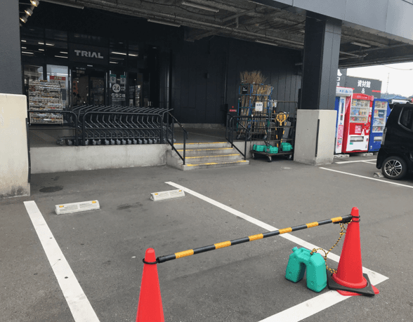 キッチンカーの出店が可能な「②キッチンカースペース※店舗正面側です」