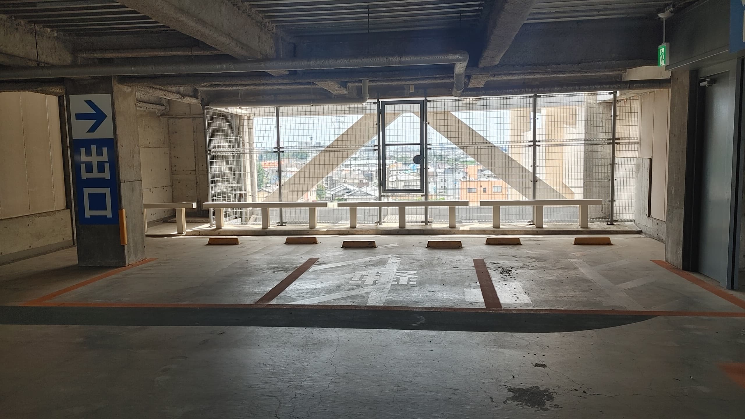 ⑫フリーマーケット開催時限定スペース(4階東側エントランス横駐車場1区画)1