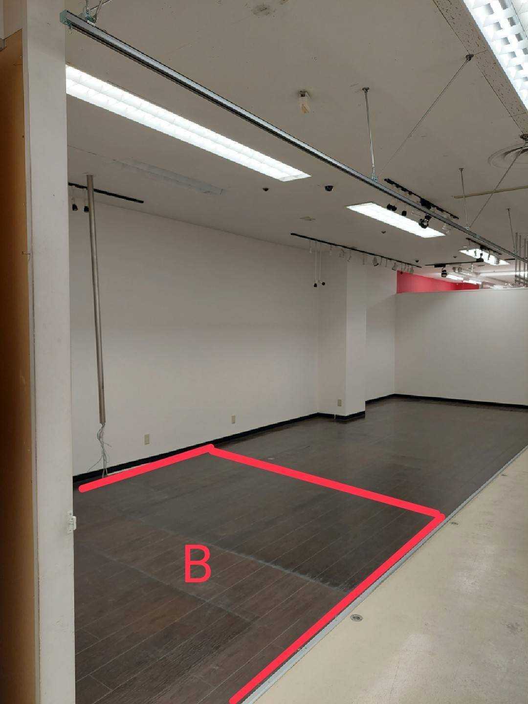 販促プロモーションやポップアップストアに適した視認性の高い1階レジアウト付近のイベントスペース(半面貸しB:左側)【買取催事不可】
