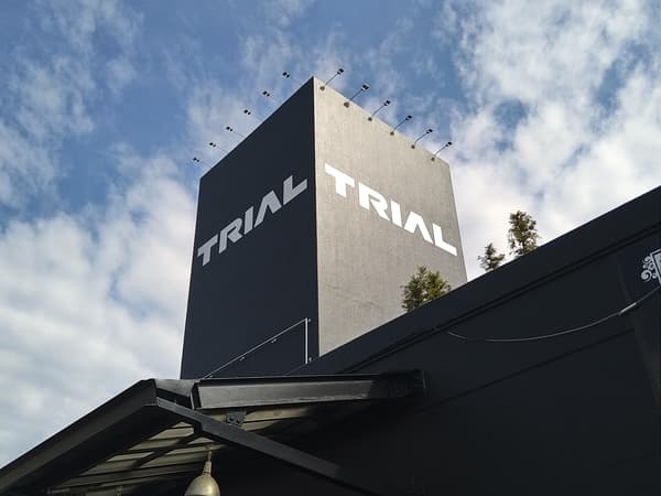 販促プロモーションやポップアップストアに適した視認性の高い1階レジアウト付近のイベントスペース(半面貸しB:左側)【買取催事不可】2