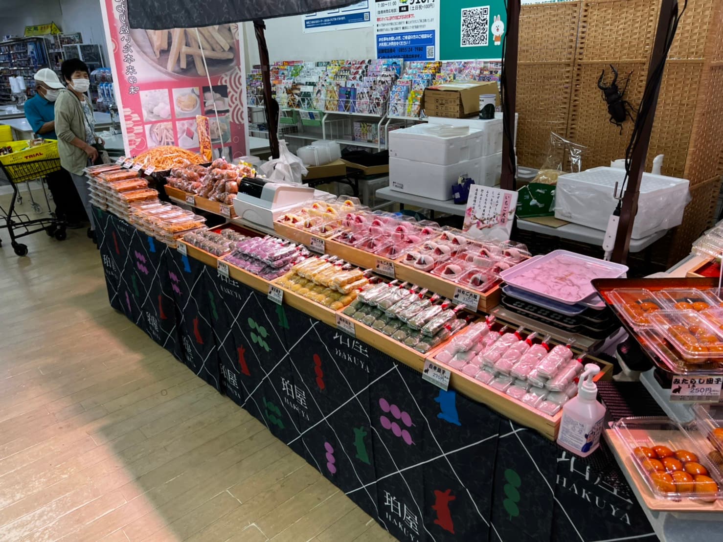 食品販売や販促プロモーションに適したレジ付近スペース1