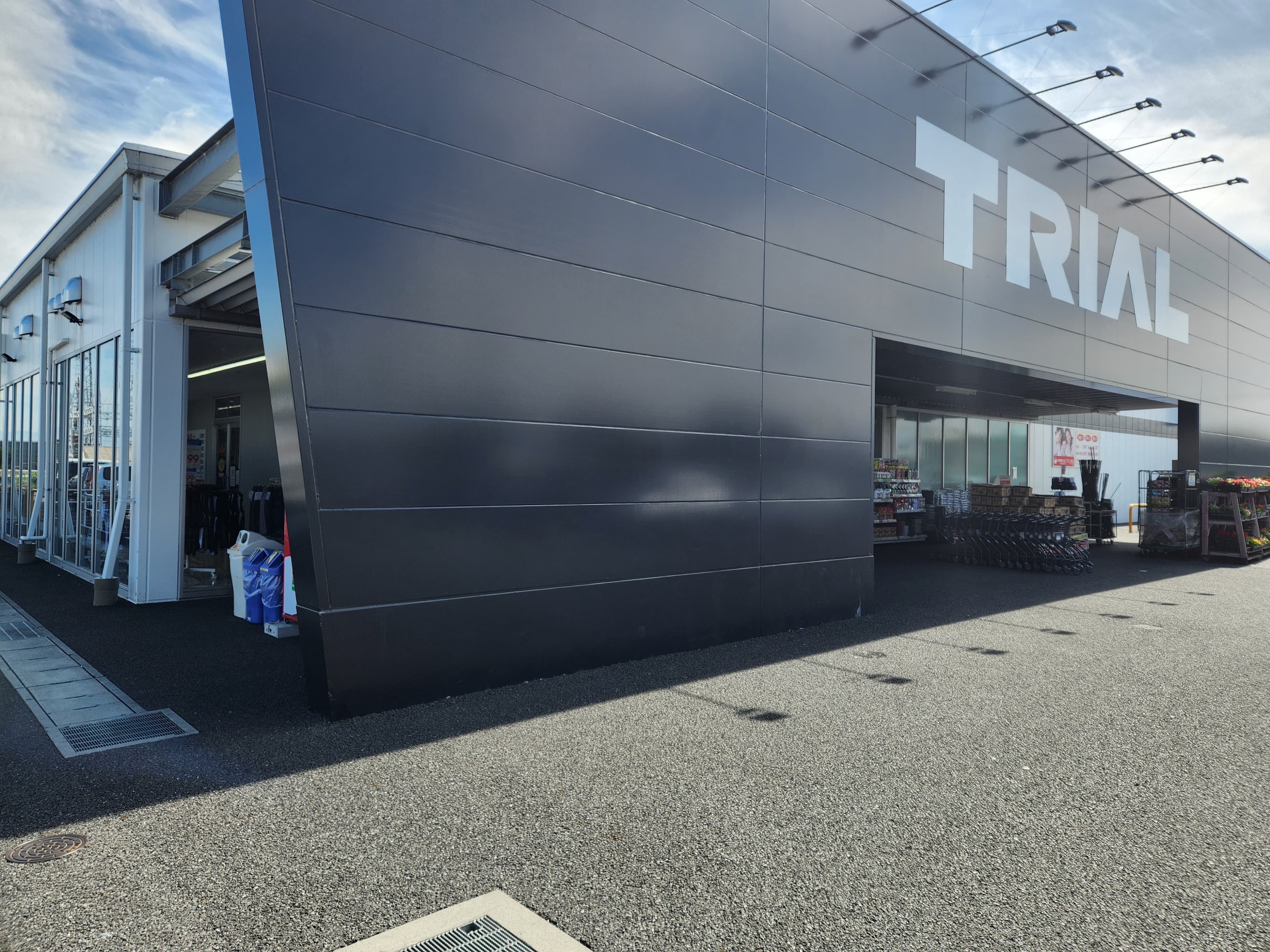 食物販やプロモーションの出店が可能な屋外スペース2