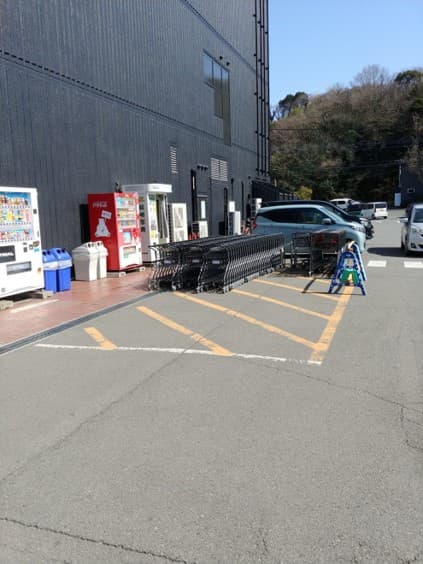 キッチンカーやプロモーションに利用可能な店頭入口スペース2