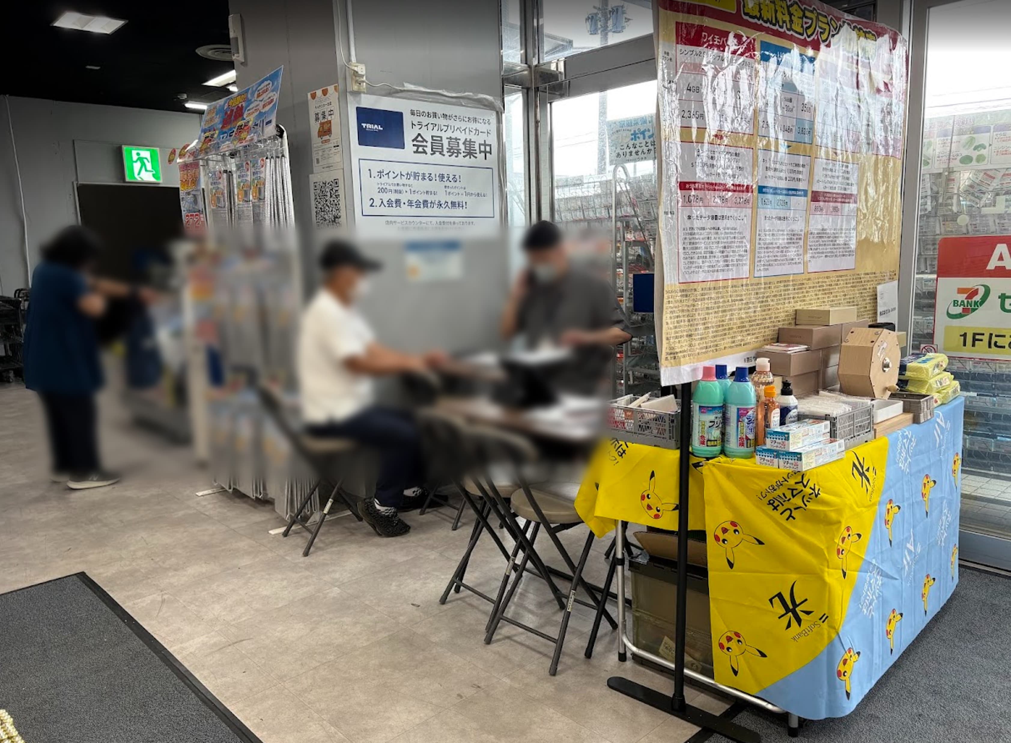 PR活動や食物販に利用可能な 1F風除室前イベントスペース1