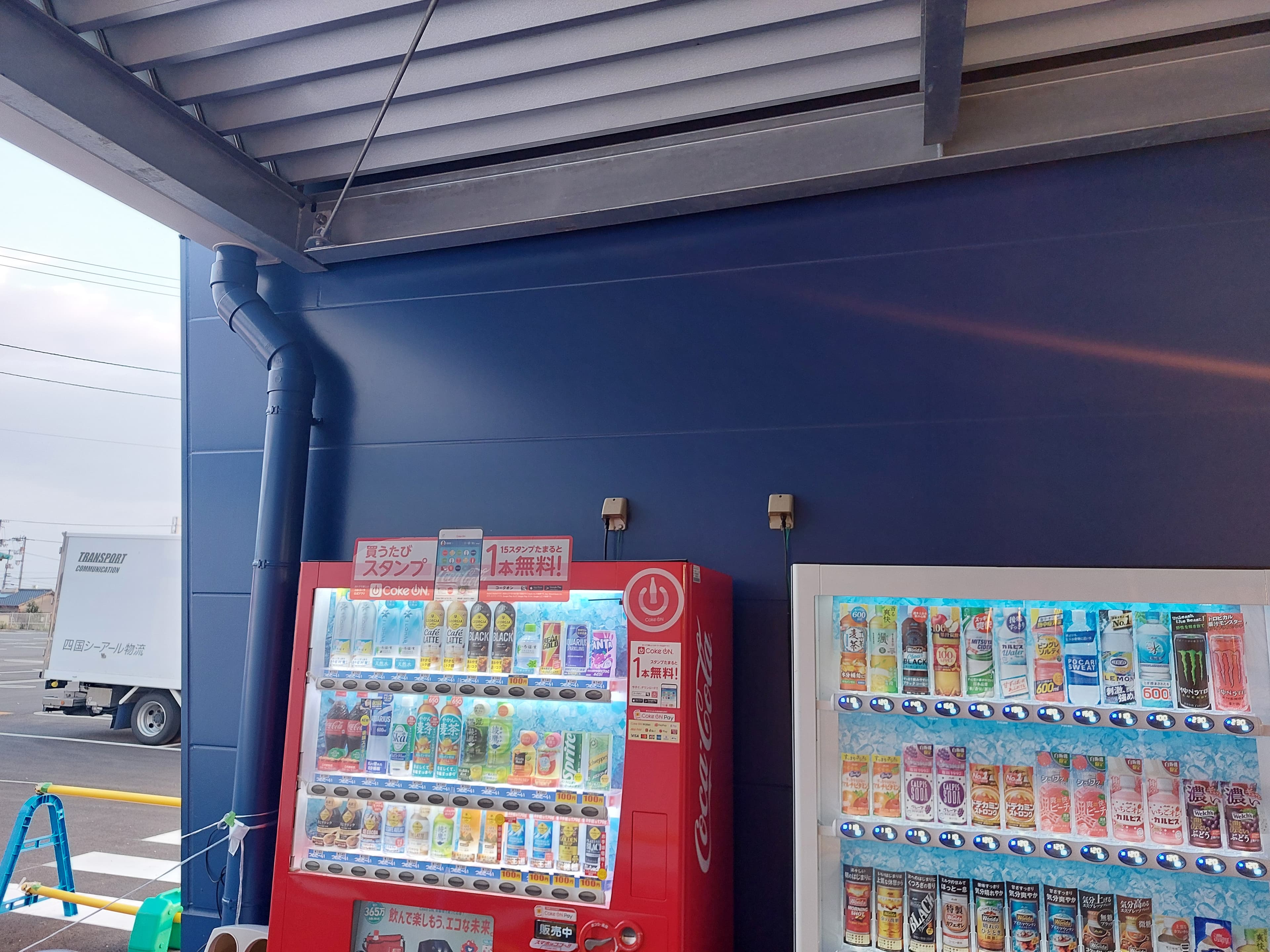 貸出電源:最大15A※自動販売機と併用の為、【10A以下】でご利用ください。(自販機上の為、延長コードをご持参ください)