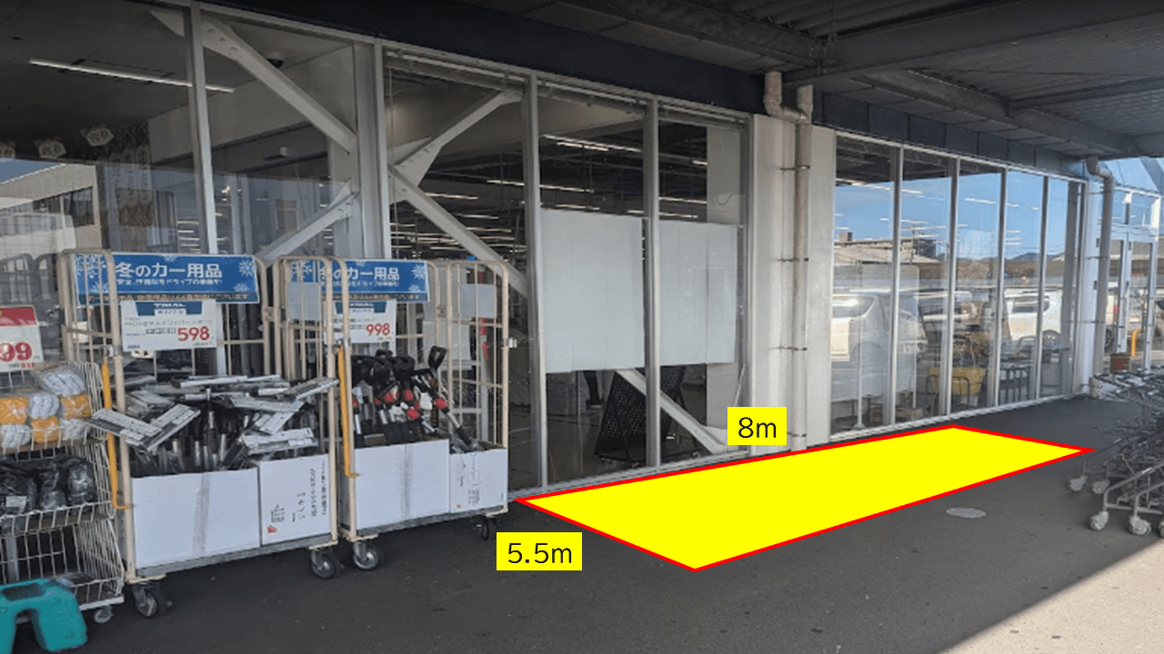 出店スペース:店舗入口軒下スペース」ポーチ裏右側(L)